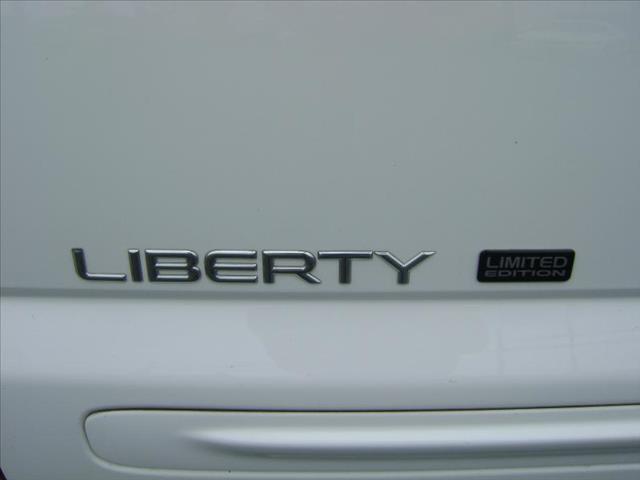 Jeep Liberty 2003 photo 2