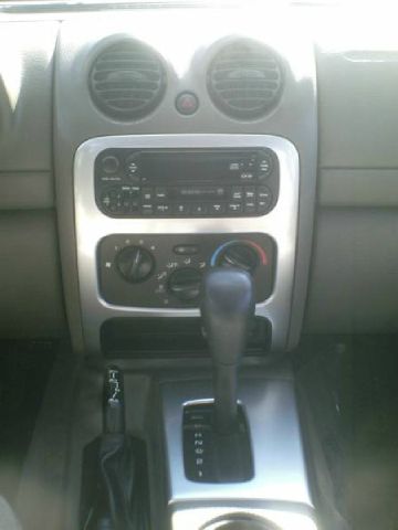 Jeep Liberty 2003 photo 4