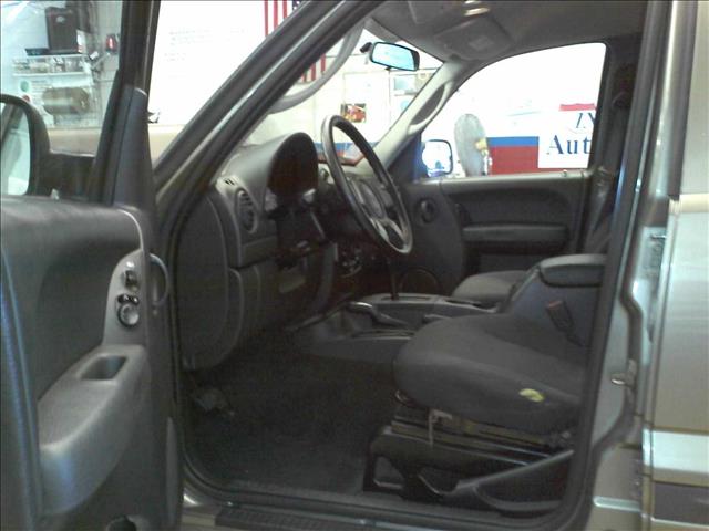 Jeep Liberty 2003 photo 4