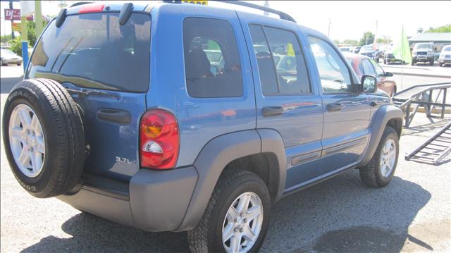 Jeep Liberty 2003 photo 1