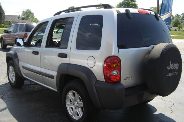 Jeep Liberty 2003 photo 3