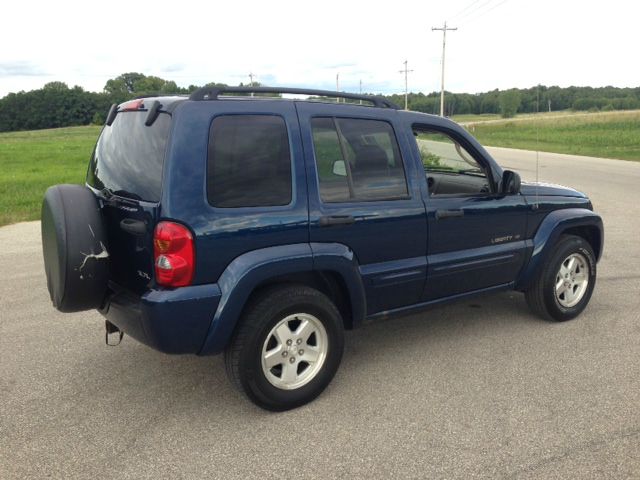 Jeep Liberty 2003 photo 2