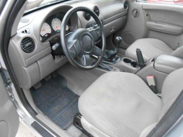 Jeep Liberty 2003 photo 3