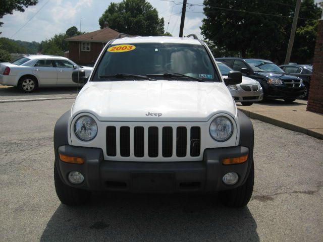 Jeep Liberty 2003 photo 2