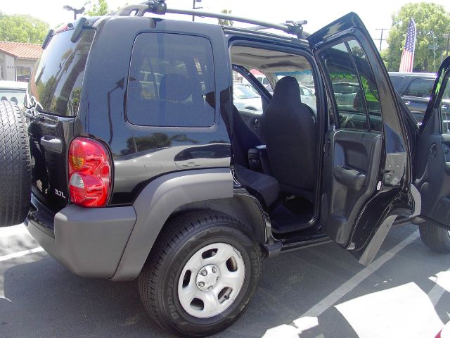 Jeep Liberty 2003 photo 9