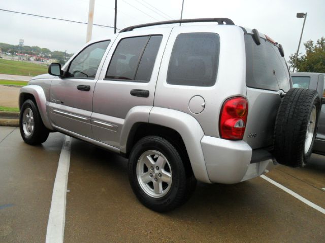 Jeep Liberty 2003 photo 2