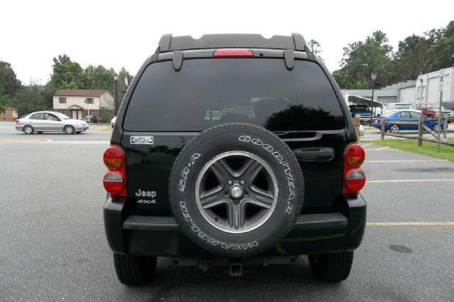 Jeep Liberty 2003 photo 1