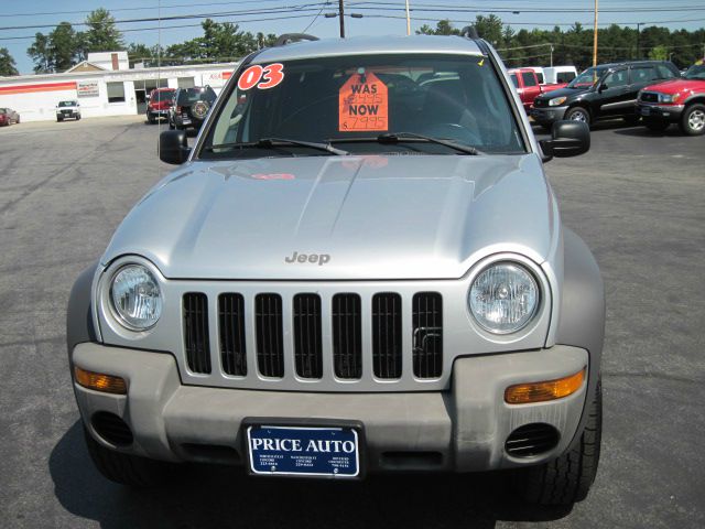 Jeep Liberty 2003 photo 2