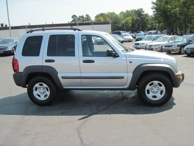 Jeep Liberty 2003 photo 3