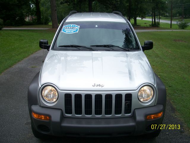 Jeep Liberty 2003 photo 2