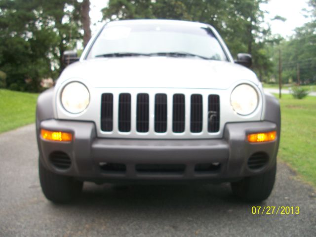 Jeep Liberty 2003 photo 4