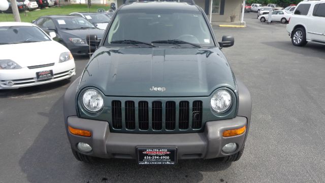 Jeep Liberty 2003 photo 2