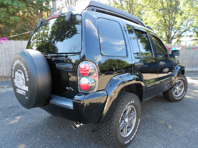 Jeep Liberty 2003 photo 4