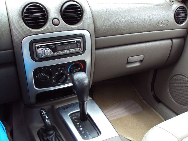 Jeep Liberty 2003 photo 9