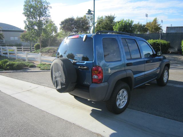 Jeep Liberty 2003 photo 2