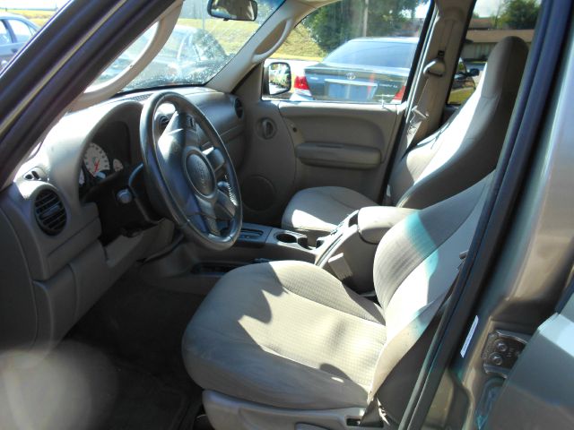 Jeep Liberty 2003 photo 4