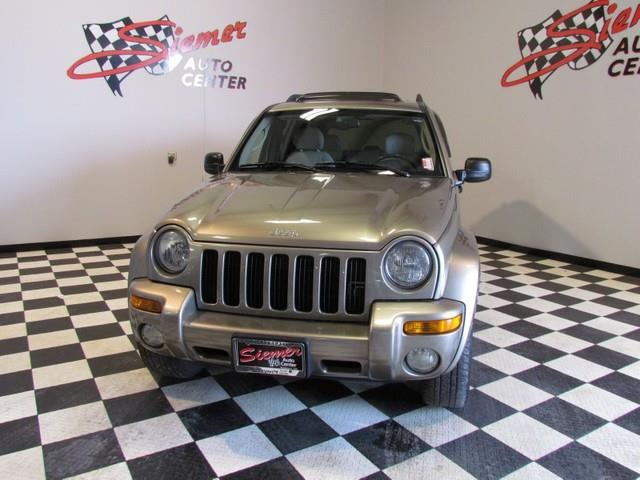 Jeep Liberty 2003 photo 3