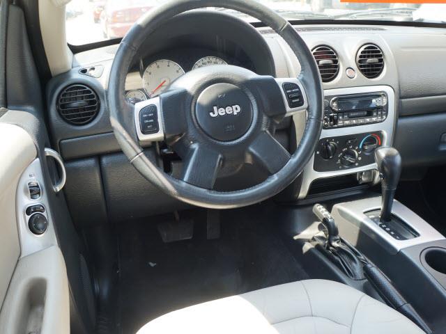 Jeep Liberty 2003 photo 3