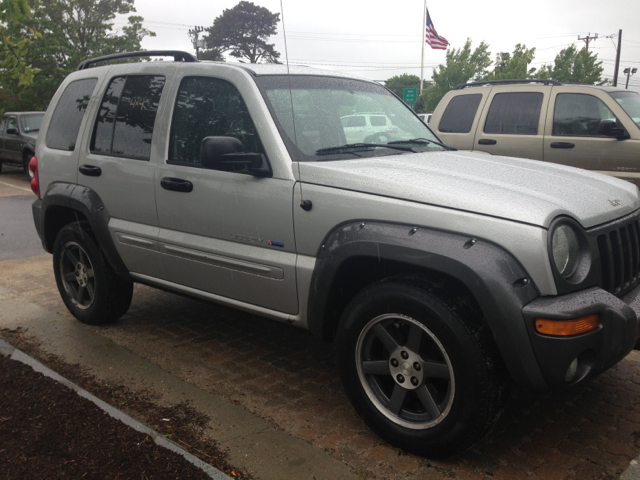 Jeep Liberty 2003 photo 2