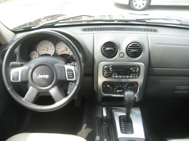 Jeep Liberty 2003 photo 14