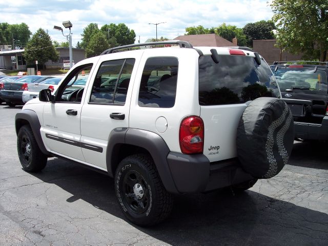 Jeep Liberty 2003 photo 3