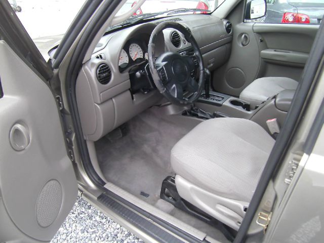 Jeep Liberty 2003 photo 12