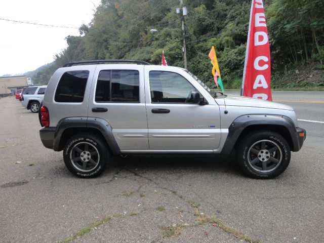 Jeep Liberty 2003 photo 2