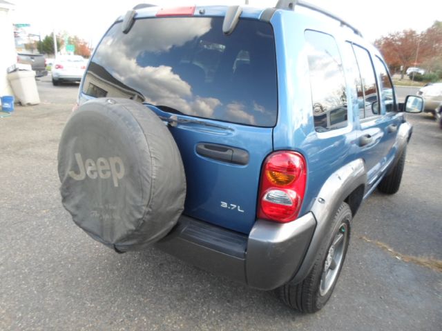 Jeep Liberty 2003 photo 2