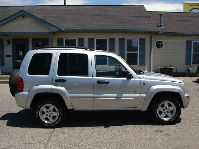 Jeep Liberty 2003 photo 2