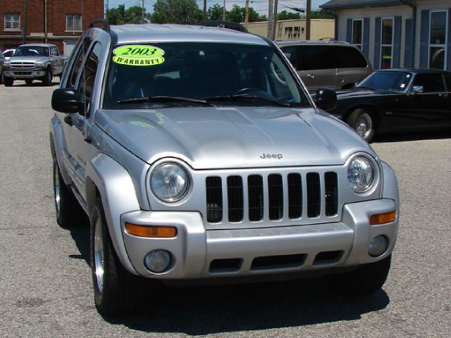 Jeep Liberty 2003 photo 4