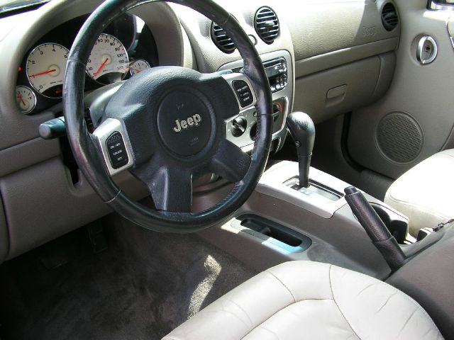 Jeep Liberty 2003 photo 3