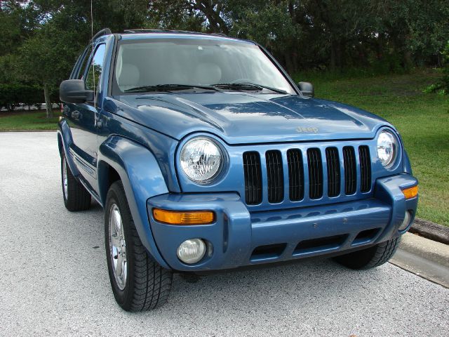 Jeep Liberty 2003 photo 2