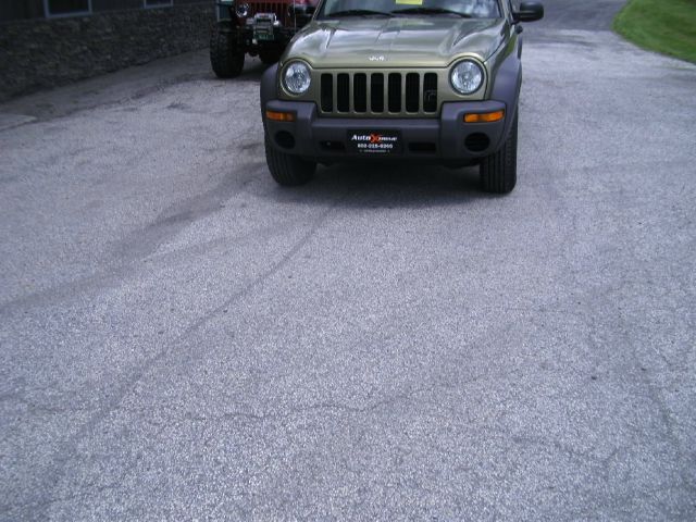 Jeep Liberty 2003 photo 2