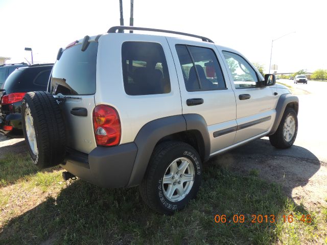 Jeep Liberty 2003 photo 4