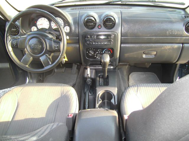 Jeep Liberty 2003 photo 6