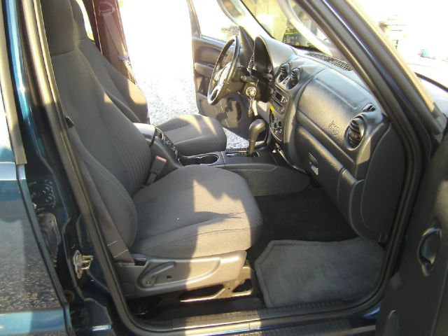 Jeep Liberty 2003 photo 9