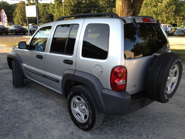 Jeep Liberty 2003 photo 1