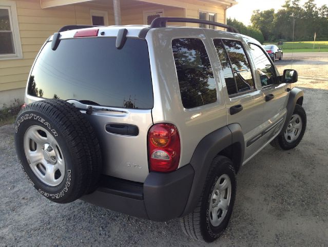 Jeep Liberty 2003 photo 4