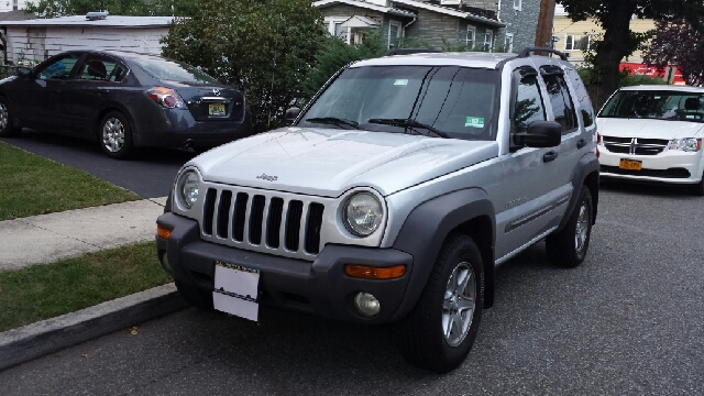 Jeep Liberty 2003 photo 2