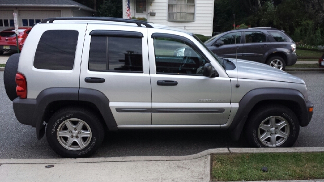 Jeep Liberty 2003 photo 3