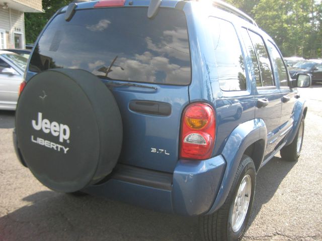 Jeep Liberty 2003 photo 2