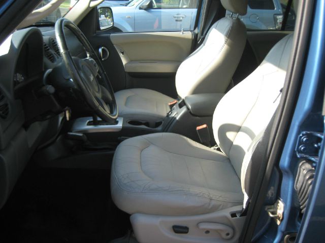 Jeep Liberty 2003 photo 3