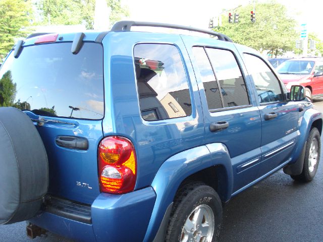 Jeep Liberty 2003 photo 2