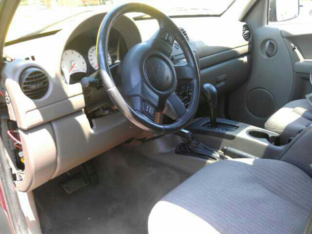 Jeep Liberty 2003 photo 2