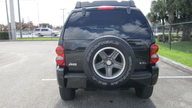 Jeep Liberty 2003 photo 1