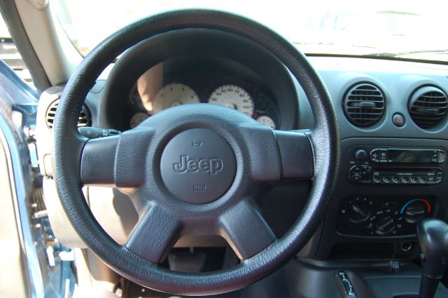 Jeep Liberty 2003 photo 12