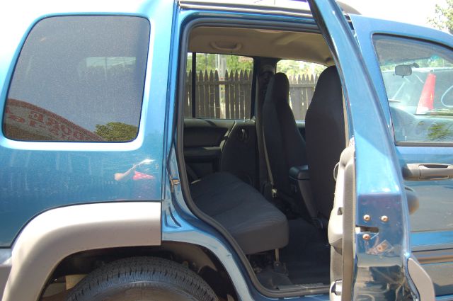 Jeep Liberty 2003 photo 4