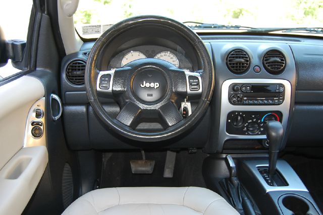 Jeep Liberty 2003 photo 4