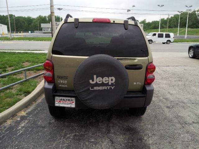 Jeep Liberty 2003 photo 4