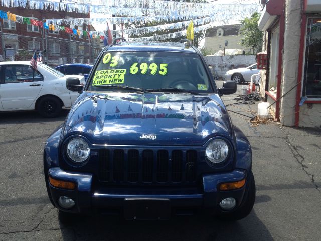 Jeep Liberty 2003 photo 2